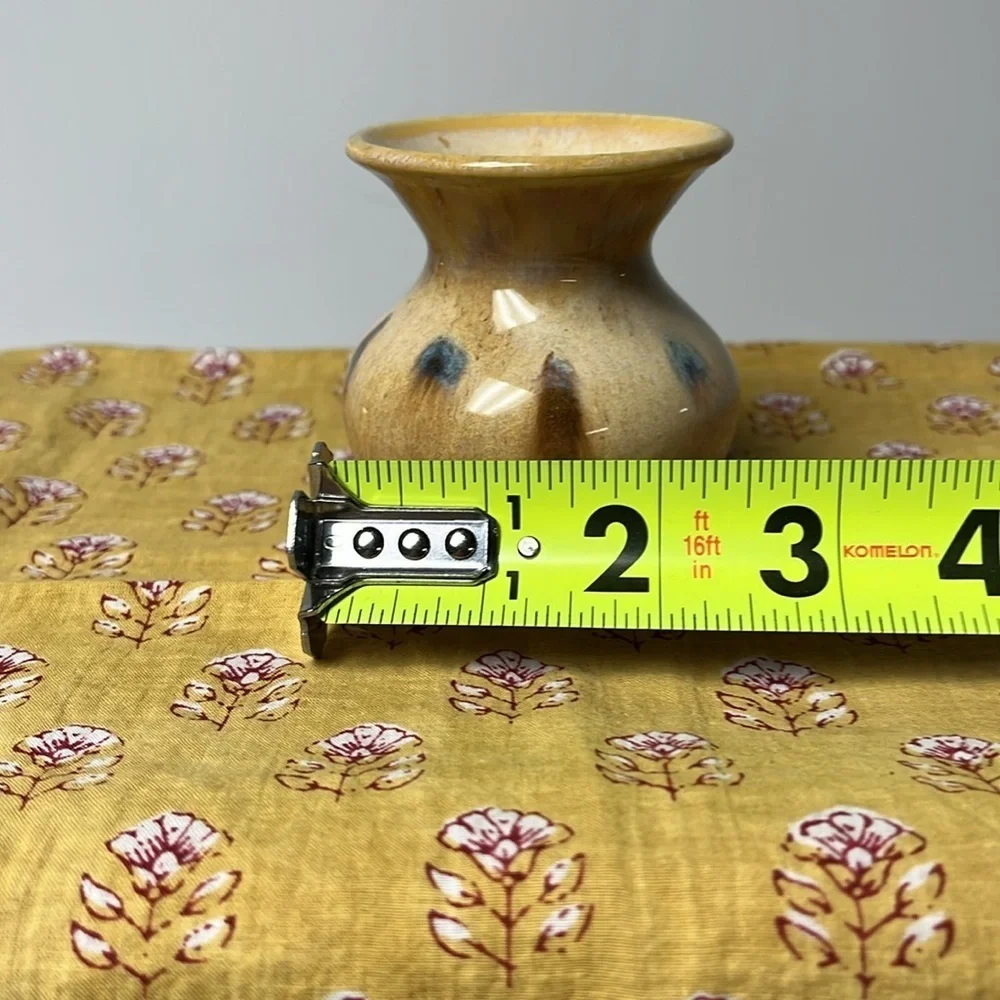 VINTAGE MINI POTTERY VASE